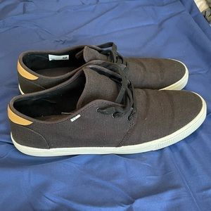 Mens Toms. Size 13